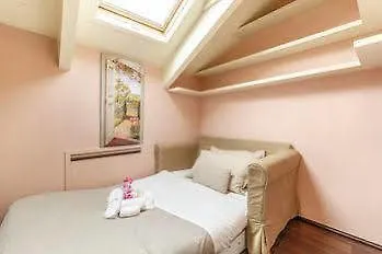 Suitelowcost - San Babila Duomo Milan Hotel