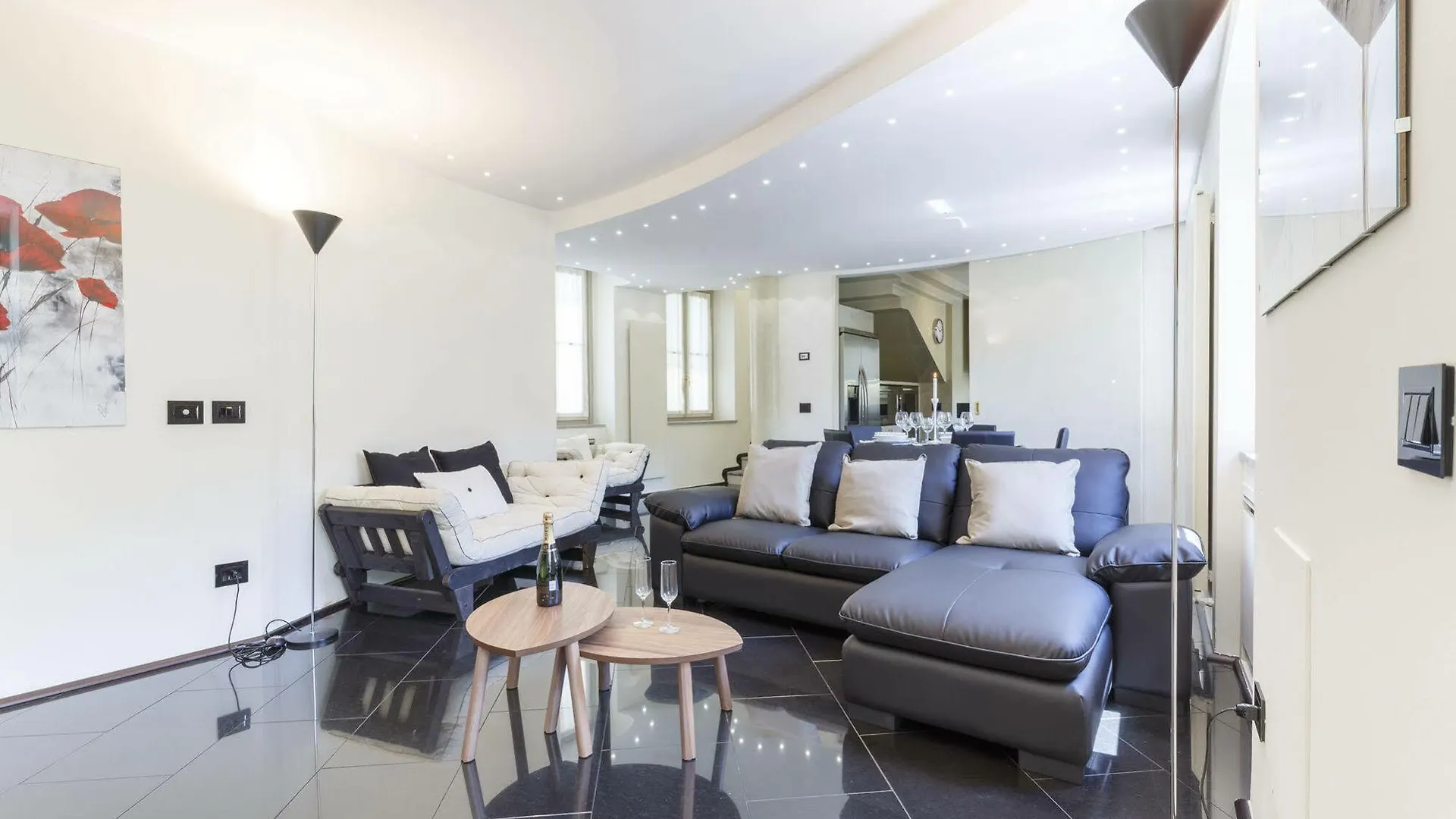 Suitelowcost - San Babila Duomo Milan Hotel