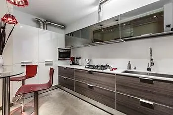 Suitelowcost - San Babila Duomo Milan Italy