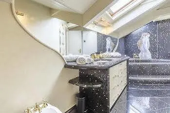 Suitelowcost - San Babila Duomo Milan Italy