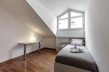 Hotel Suitelowcost - San Babila Duomo Milan Italy