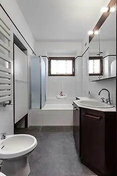 Hotel Suitelowcost - San Babila Duomo Milan Italy