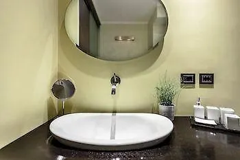 Suitelowcost - San Babila Duomo Milan