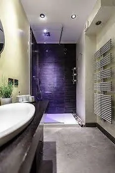 Suitelowcost - San Babila Duomo Milan Hotel
