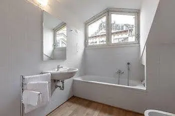 Suitelowcost - San Babila Duomo Milan 0*,  Italy