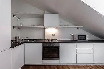 Suitelowcost - San Babila Duomo Milan
