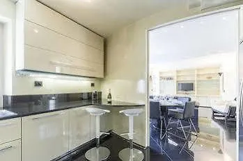 Suitelowcost - San Babila Duomo Milan
