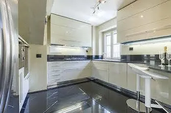 Suitelowcost - San Babila Duomo Milan