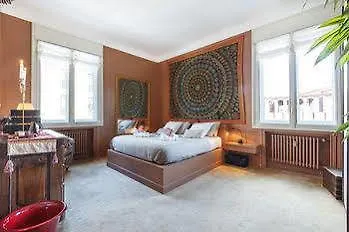 Suitelowcost - San Babila Duomo Milan Hotel