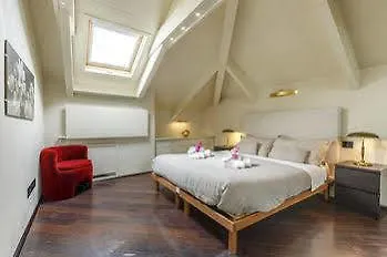 Suitelowcost - San Babila Duomo Milan Hotel