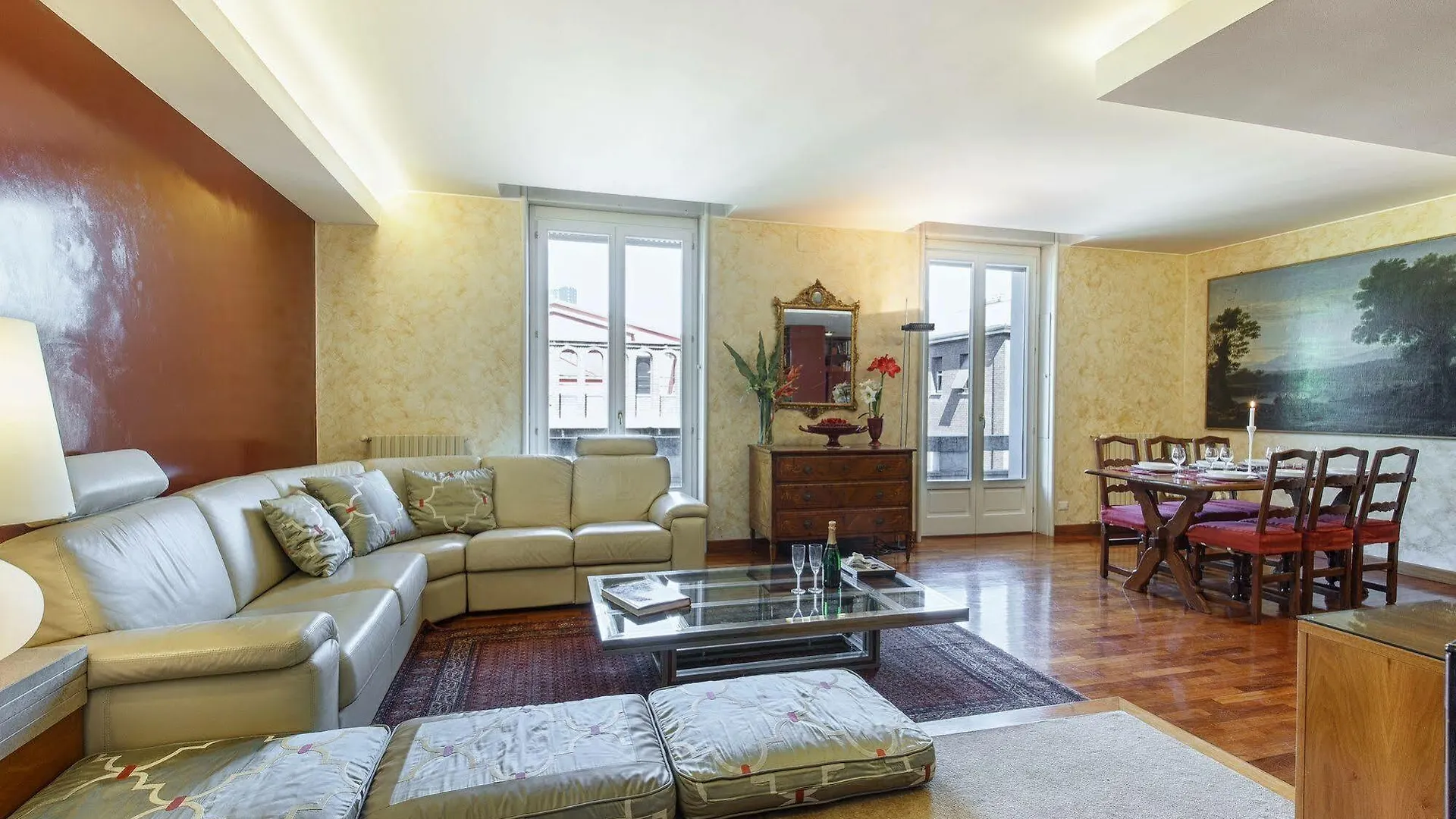 Suitelowcost - San Babila Duomo contacts