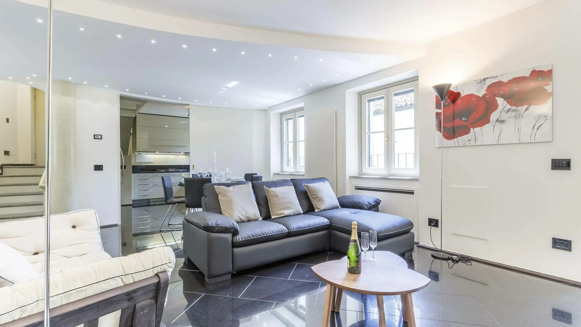 Hotel Suitelowcost - San Babila Duomo Milan