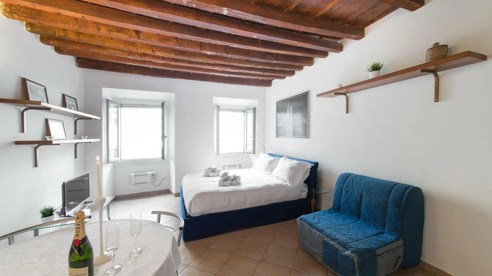 Suitelowcost - San Babila Duomo Milan Hotel