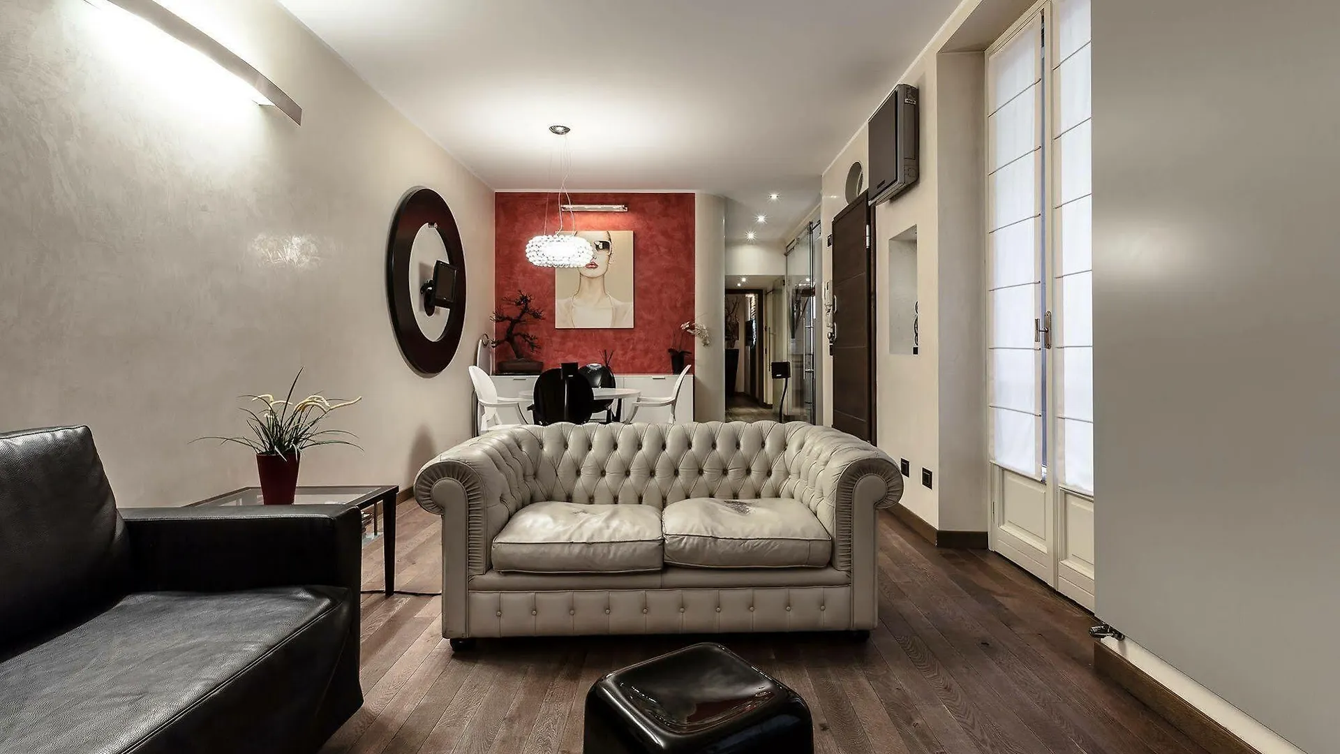 Hotel Suitelowcost - San Babila Duomo Milan Italy