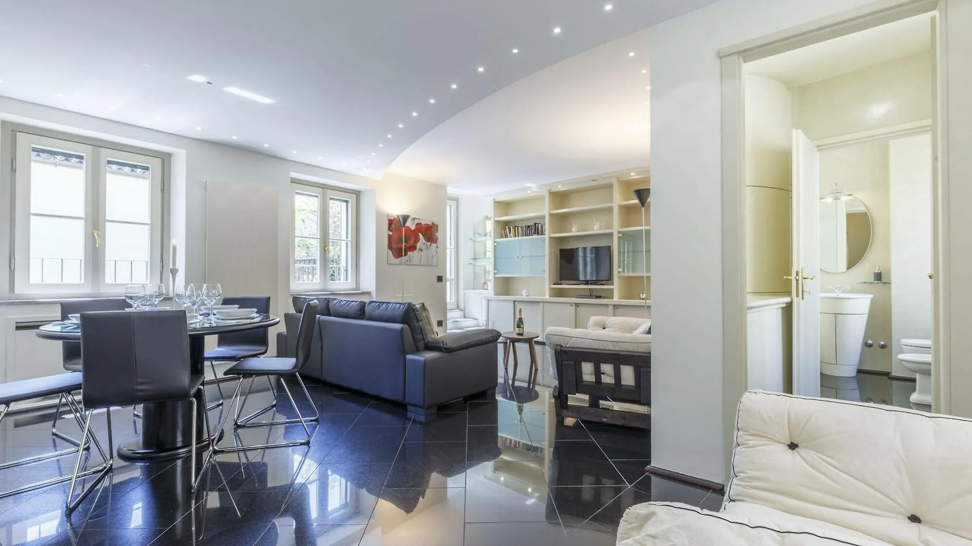 Suitelowcost - San Babila Duomo Milan Hotel
