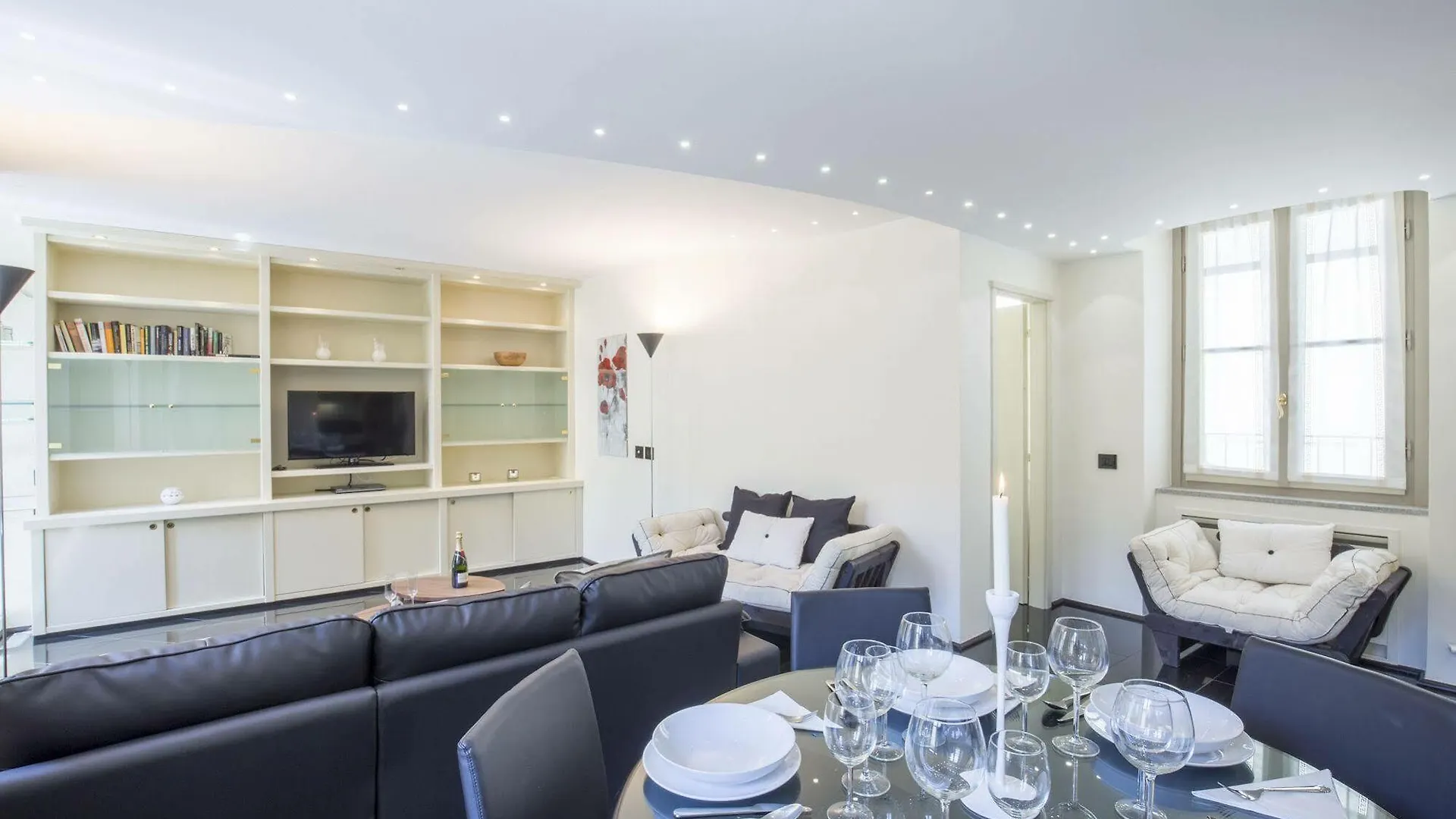 Hotel Suitelowcost - San Babila Duomo Milan