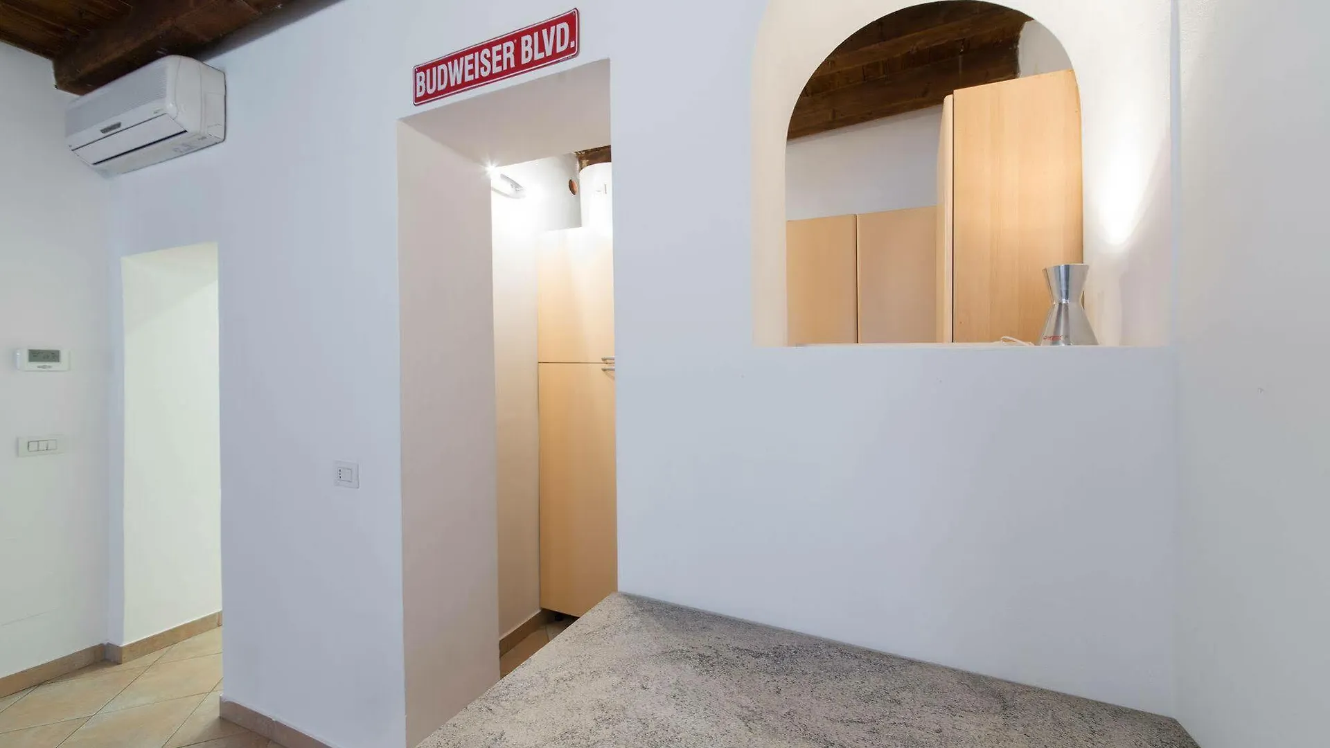 Hotel Suitelowcost - San Babila Duomo Milan Italy